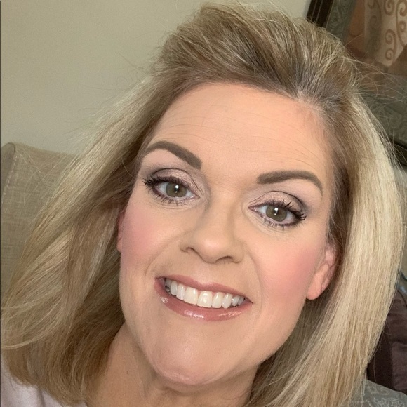 Meet your Posher, Heather - Picture 1 of 5